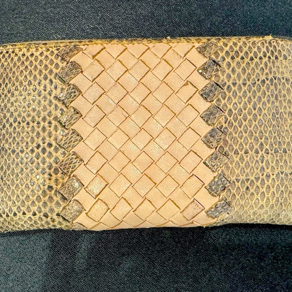 Pre-owned Botegga Veneta Snakeskin Wallet. Video is best depiction of color - Picture 3 of 8